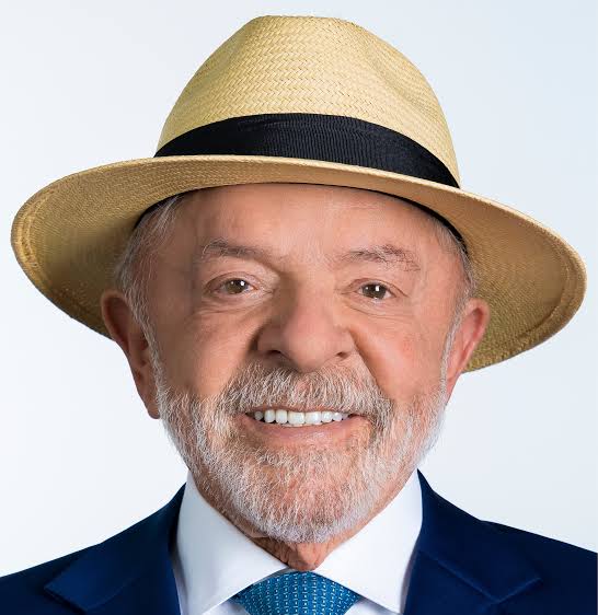 Foto de Lula com chapéu de palha
